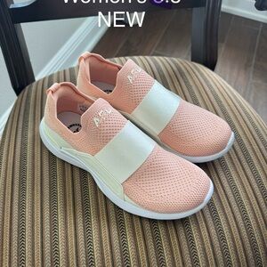 APL NEW Women's pink techloom bliss 8.5